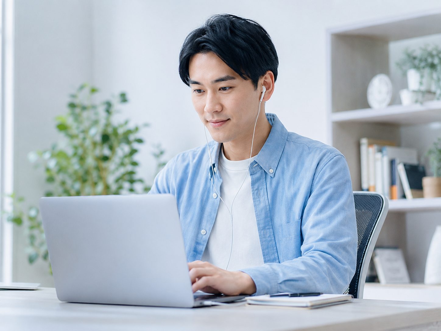 学ぶ受講者