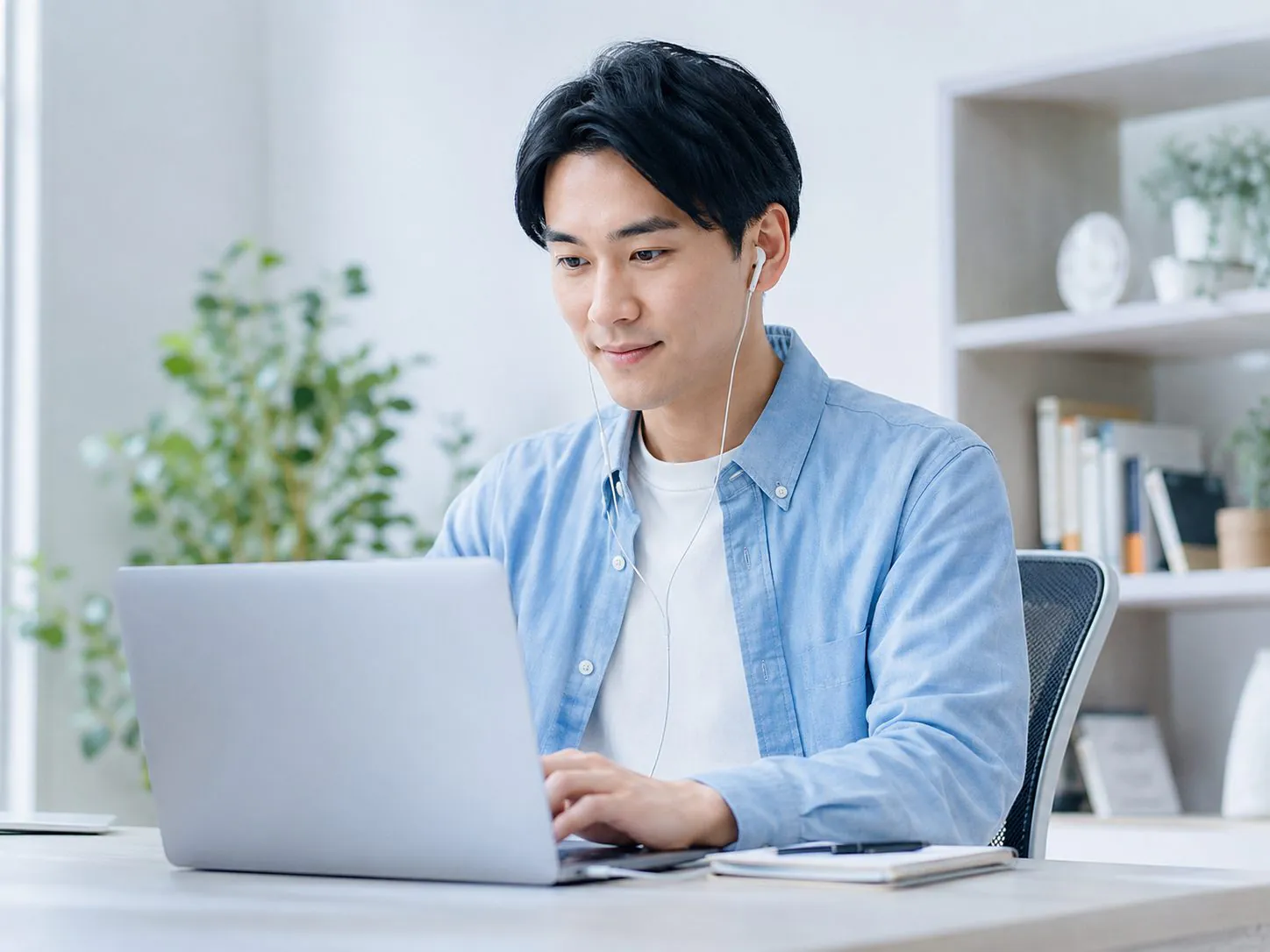 学ぶ受講者